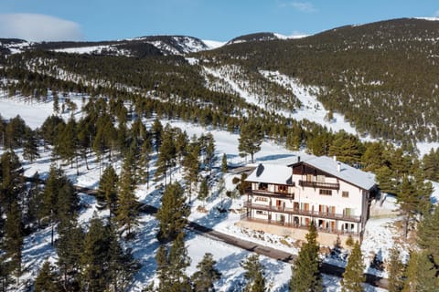 Property building, Day, Natural landscape, Winter, Mountain view