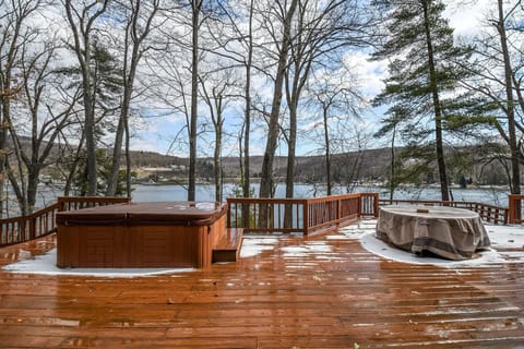 Shelby-on-the-Lake House in Deep Creek Lake