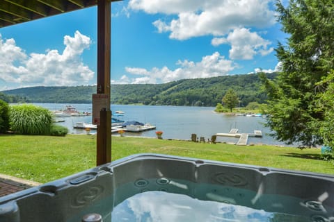 Rockledge Manor House in Deep Creek Lake