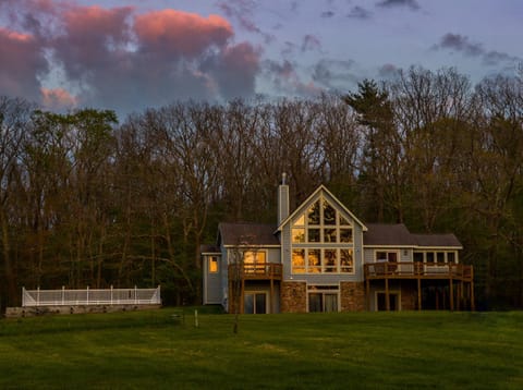 Moonrise Retreat House in Deep Creek Lake