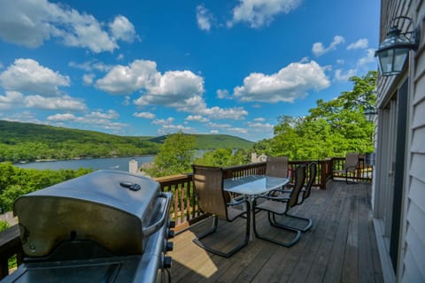 Waves N Moguls House in Deep Creek Lake