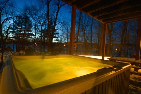 Lakeside Story House in Deep Creek Lake