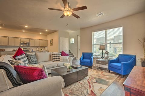 College Station Townhome with Furnished Patio! House in College Station