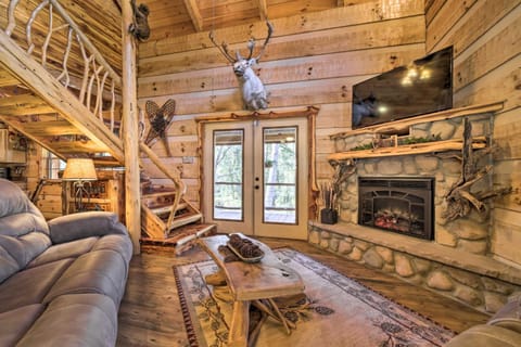 Stunning Creekside Cosby Cabin with Deck and Fire Pit! House in Cosby