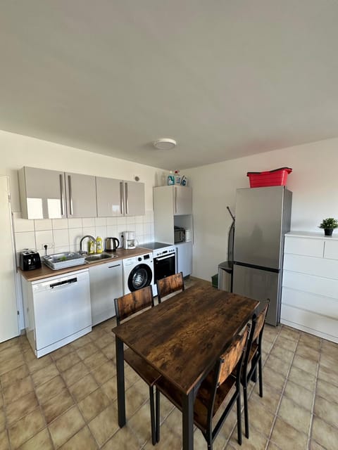 Kitchen or kitchenette, Dining area, dishwasher, minibar, pet friendly, stove, toaster