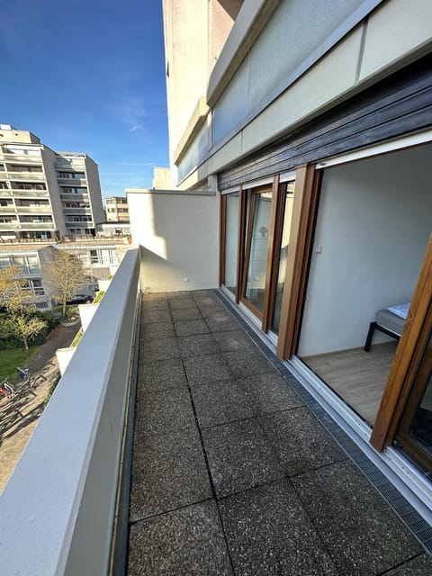 Property building, View (from property/room), Balcony/Terrace