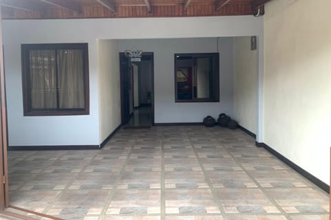 Alojamiento entero 1 km Juan Santamaría Airport Wohnung in Alajuela