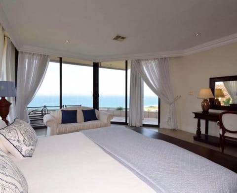 Exceptional 5 bedroom villa with pool Villa in Dolphin Coast