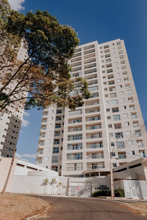 Apartamentos de Temporada Araxá WIFI GRATUITO - ESPAÇO HOME OFFICE Eigentumswohnung in Araxá