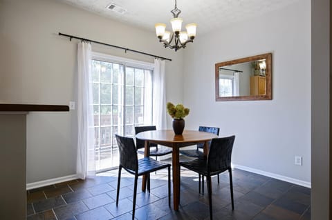 Stay In This Chic Townhome Near Olde Rope Mill House in Woodstock