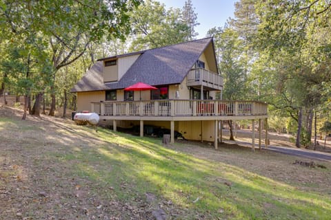 Spacious Groveland Cabin with Wraparound Deck! Haus in Groveland
