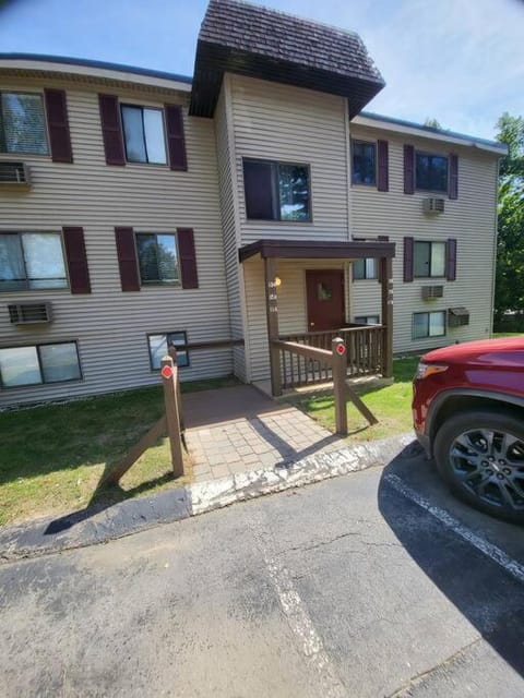 Spacious Condo Walking distance to Weirs Eigentumswohnung in Laconia