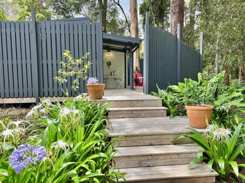 Property building, Facade/entrance, Garden, Garden view