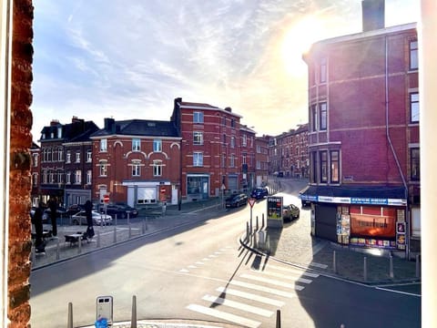 Day, People, Neighbourhood, City view, Street view, Location, group of guests