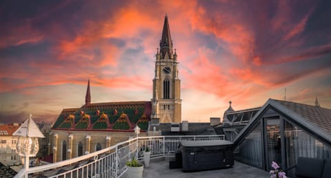 Hot Tub, City view, Landmark view, Sunrise, Sunset