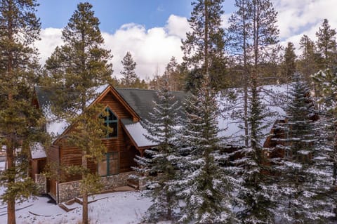 Warm, Spacious, and Elegant Breckenridge Home near golf course, hot tub, arcade machine, foosball House in Breckenridge