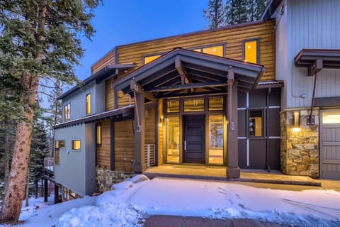 Parade of Homes triple award winning estate, short WALK TO SLOPES, sprawling modern luxury!! House in Copper Mountain