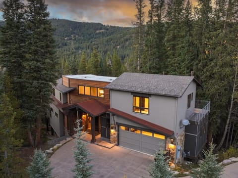 Parade of Homes triple award winning estate, short WALK TO SLOPES, sprawling modern luxury!! House in Copper Mountain