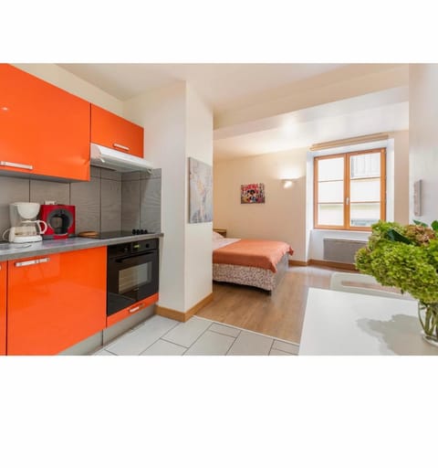 Kitchen or kitchenette, Bedroom