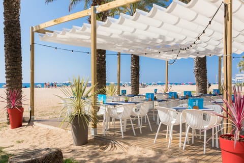 Restaurant/places to eat, Off site, Beach