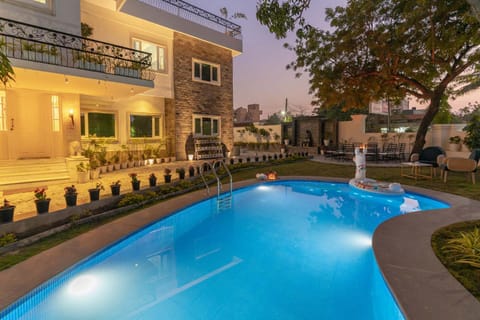 One Amiras - A Luxury Pool Villa at Fateh Sagar Bed and Breakfast in Udaipur