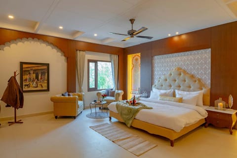 One Amiras - A Luxury Pool Villa at Fateh Sagar Bed and Breakfast in Udaipur