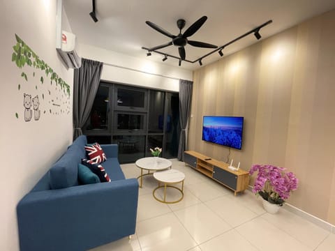 TV and multimedia, Living room, Seating area, Evening entertainment, fireplace