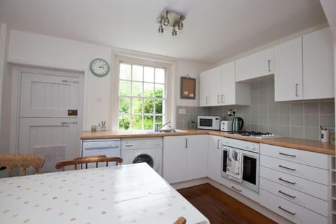 Quaker Cottage in historic Arundel Haus in Arundel