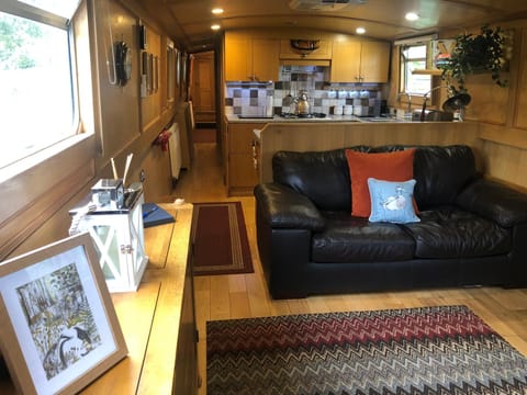 Willow - Cottage on the River, Luxury Houseboat Docked boat in Maldon District