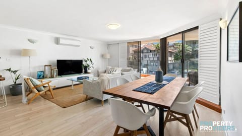 The Pines Executive Apartment Manly - Unit 1 (Lower) Condo in Manly