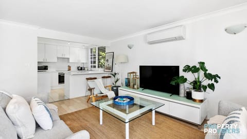 The Pines Executive Apartment Manly - Unit 1 (Lower) Condo in Manly