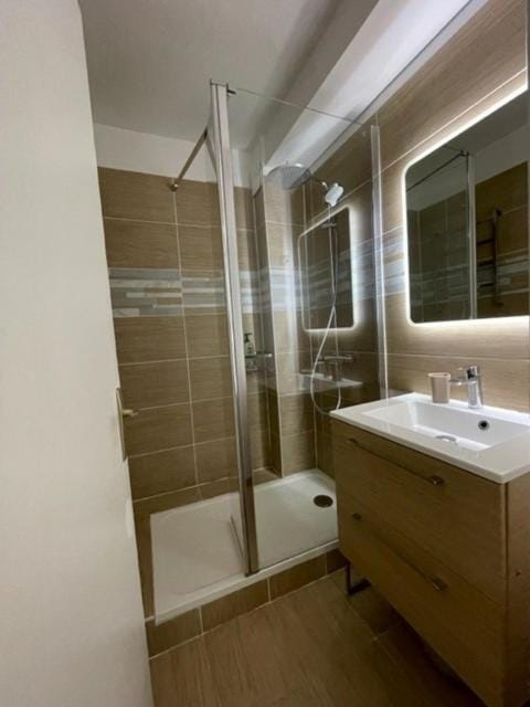 Shower, Bathroom