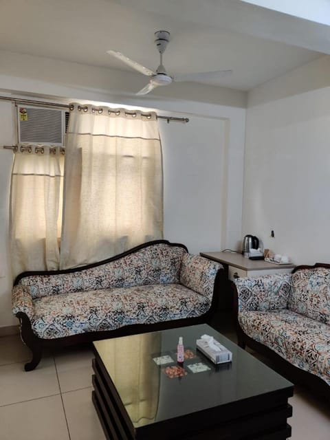 FACULTY HOUSE- Cosy Lounge Near Expo Mart Bed and Breakfast in Noida