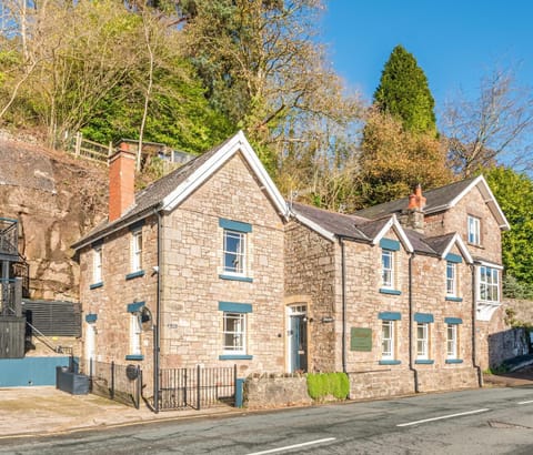 Property building, Day, Street view