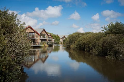 Property building, Day, Natural landscape, Lake view, River view