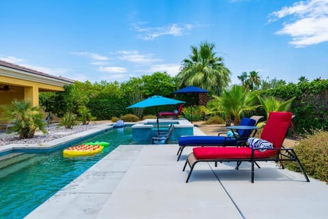 Luxurious 5BR Resort Style Home w Pool & Spa Casa in La Quinta