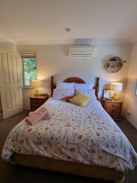 Cheerful 3-bedroom in the heart of Burleigh Heads Apartamento in Burleigh Heads