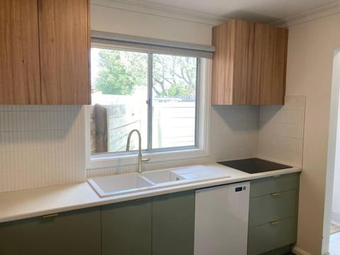 Renovated 2 Bedroom Unit Close to the Main Street Apartment in Ocean Grove