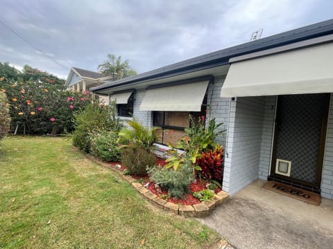 The Sandy Villa 150 meters from Sawtell Beach Condo in Middle Arm