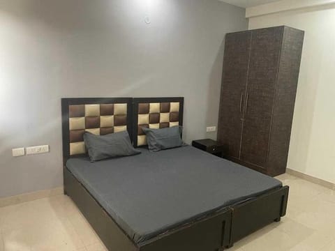 OYO H.l Homes Near Bestech Central Square Mall Hotel in Gurugram