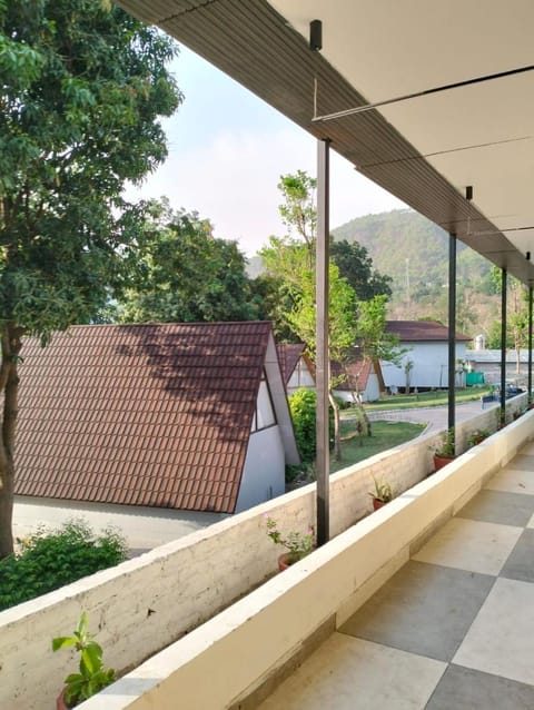 Property building, Day, Natural landscape, Garden, View (from property/room), Balcony/Terrace, Mountain view