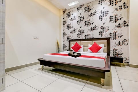 Super OYO Flagship Hotel Sky Land Hotel in Ludhiana