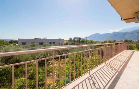 Balcony/Terrace, Mountain view