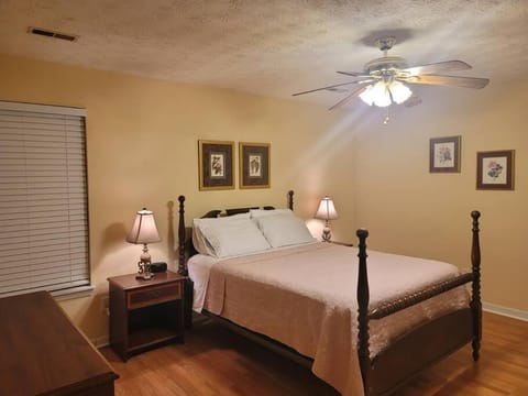 Ranch Style Spacious 3 Bedrooms w/ Jacuzzi tub Casa in Lexington