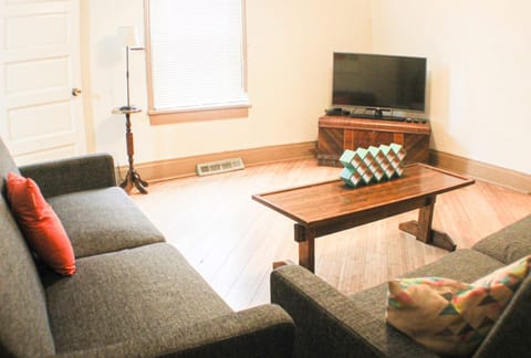 Comfortable Apartment - Pittsburgh's Little Italy Apartment in Pittsburgh