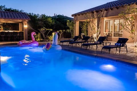 Runaway Getaway Swim away in a Luxury Home Villa in La Quinta