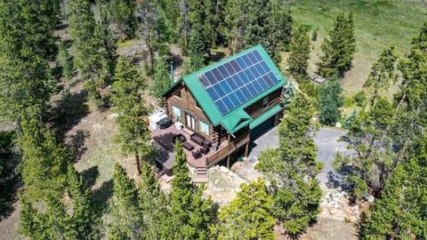 Secluded Log Cabin with Views & Hot Tub, Foosball, Wood Stove - Heavenly Homestead House in Park County