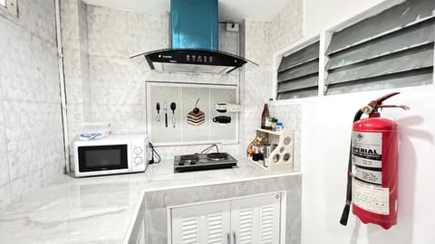 Kitchen or kitchenette, minibar, pet friendly, stove