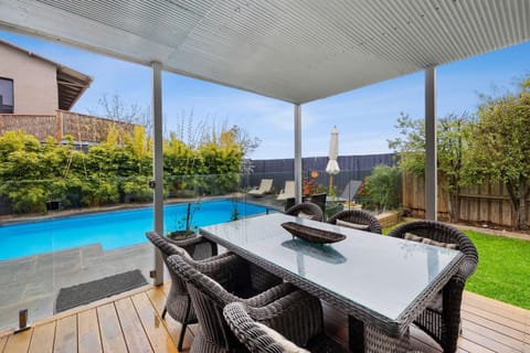 Ocean Views And Pool 56 Maison in Torquay