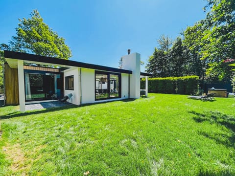 Property building, Day, Garden, Garden view